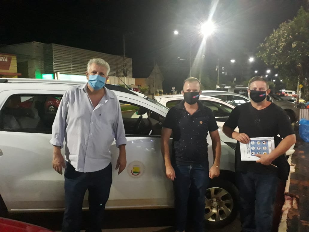 COMÉRCIO RECEBE MATERIAL INFORMATIVO SOBRE A COVID-19